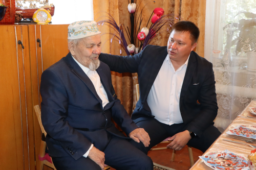 Азат абый Гомәров гомерен туган ягына хезмәт итүгә багышлаган