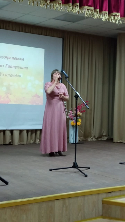 Шыгайда узган  иҗат концерты сәхнә осталарын берләштерде