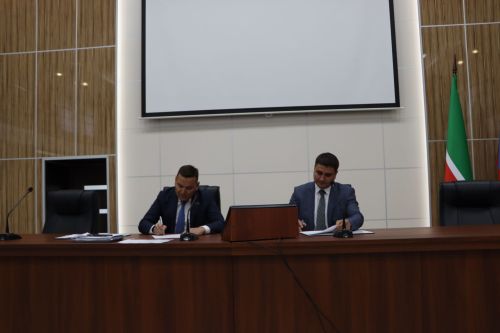 Апаста район башкарма комитеты җитәкчесе сайланды