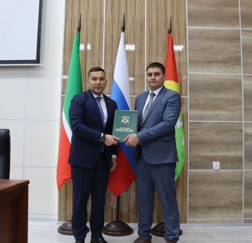 Апаста район башкарма комитеты җитәкчесе сайланды