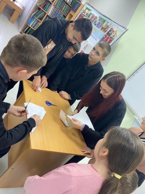Кече Болгаерда балалар кызыклы уеннарда катнаша