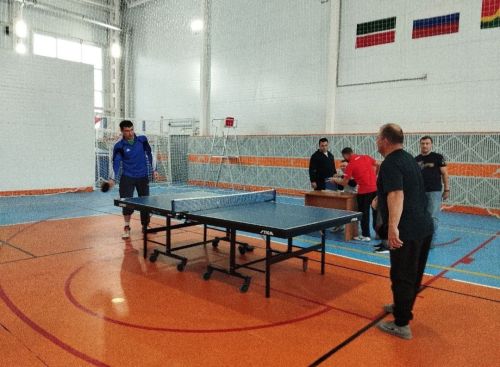 Апас универсаль спорт залында өстәл уеннары узды