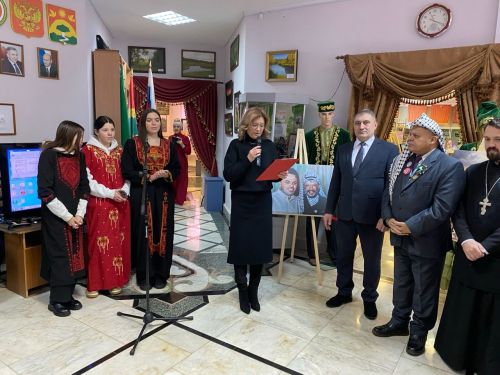 Апаста халыкара сәнгать күргәзмәсе ачылды