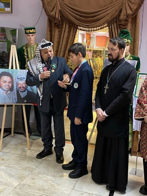 Апаста халыкара сәнгать күргәзмәсе ачылды
