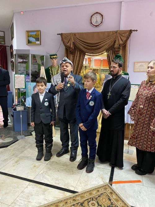 Апаста халыкара сәнгать күргәзмәсе ачылды