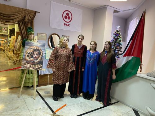 Апаста халыкара сәнгать күргәзмәсе ачылды