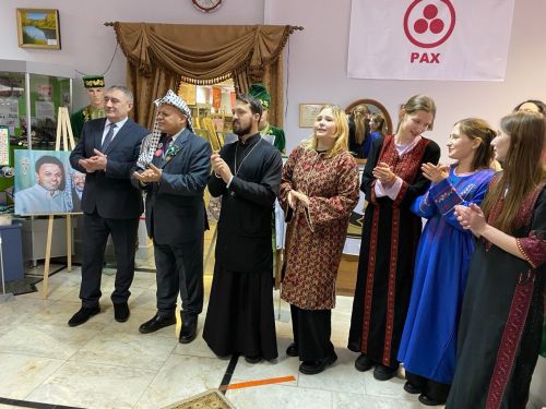 Апаста халыкара сәнгать күргәзмәсе ачылды