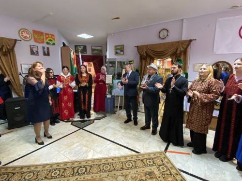 Апаста халыкара сәнгать күргәзмәсе ачылды