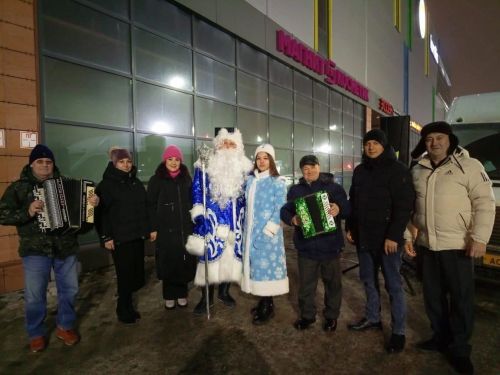 Апаслылар ярминкәдә сәүдә итте