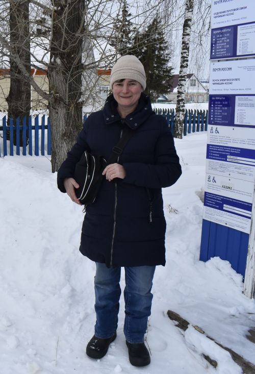 Чирмешән бүлекчәсендә эшләүче хат ташучыларның авыр сумкаларында ниләр генә юк: газета-журналлары, хаты, утка-суга, торак өчен тәләү квитанцияләре, пенсия, субсидия тарату, товар сату да аларның вазыйфасына күчте
