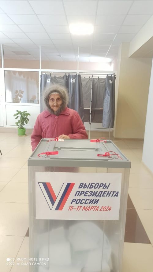 Урта Балтайдан иң өлкән сайлаучылар догаларын укый-укый, үз тавышларын бирделәр