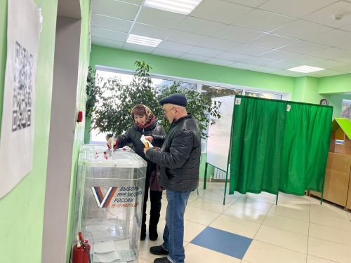 Район башлыгы Айрат Җиһаншин сайлау барышы белән таныша