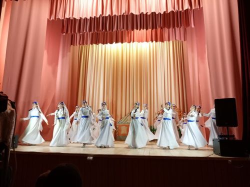 Каратун мәдәният йортында хатын-кызлар сәхнә гөрләткән