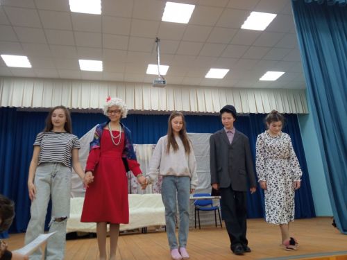 Олы Бакырчының яшь артистлары халыкка бәйрәм кәефе бүләк итте