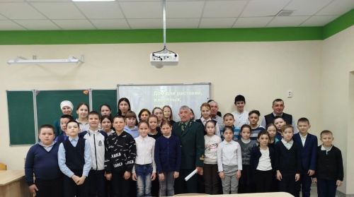 Ученики Средней - Балтаевской школы учатся сортировке мусора на экоуроке
