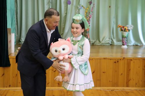 Борнаш мәктәбе музее бүлмәле һәм китаплы булды