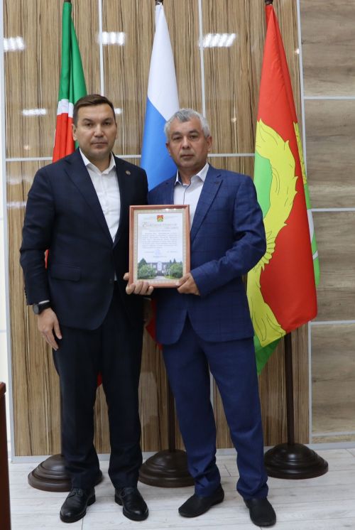 Апаста сайлау эшендә актив булган хезмәткәрләр хөрмәтләнде