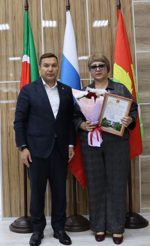 Апаста сайлау эшендә актив булган хезмәткәрләр хөрмәтләнде