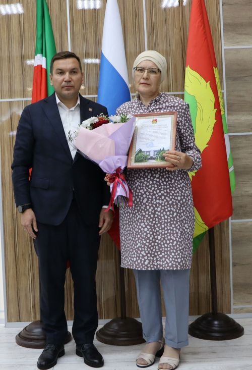 Апаста сайлау эшендә актив булган хезмәткәрләр хөрмәтләнде