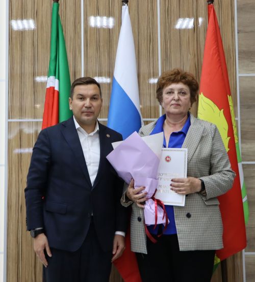 Апаста сайлау эшендә актив булган хезмәткәрләр хөрмәтләнде