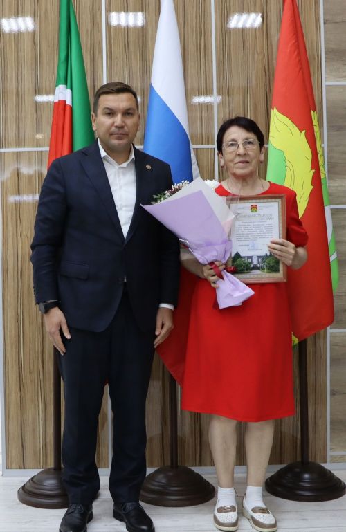 Апаста сайлау эшендә актив булган хезмәткәрләр хөрмәтләнде