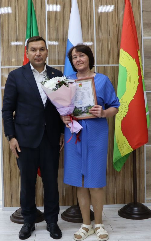 Апаста сайлау эшендә актив булган хезмәткәрләр хөрмәтләнде