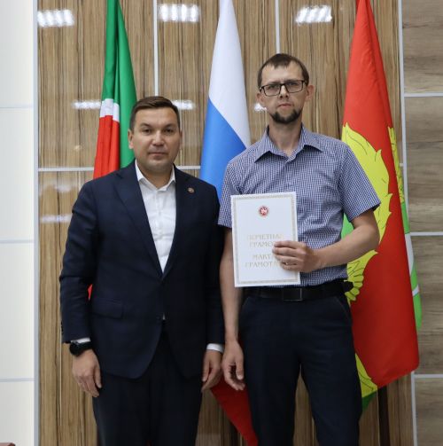Апаста сайлау эшендә актив булган хезмәткәрләр хөрмәтләнде