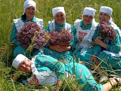 Апасның «Умырзая» ансамбле мәтрүшкә бәйрәме оештырды