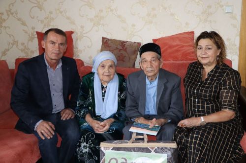 “Хезмәтеңне яратып башкарсаң, күңелең тыныч, гомерең озын була”