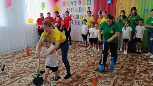 В Каратунском детском саду » Гульчечек» прошёл  конкурс-соревнование среди воспитанников и их родителей на знание Правил дорожного движения