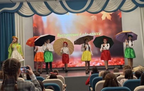 В Апастовской школе прошел «Осенний бал»