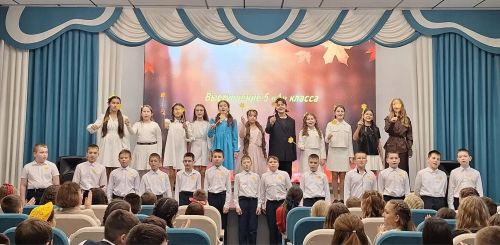 В Апастовской школе прошел «Осенний бал»