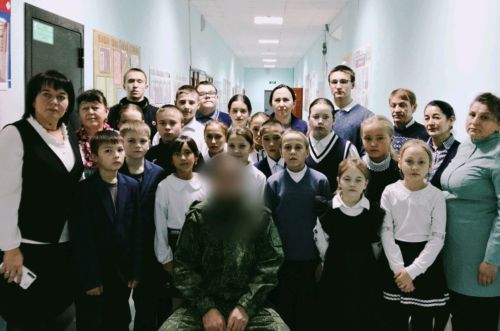 В Азбабинской школе прошла встреча учащихся с участником боевых действий в зоне СВО Егоровым Юрием Ивановичем