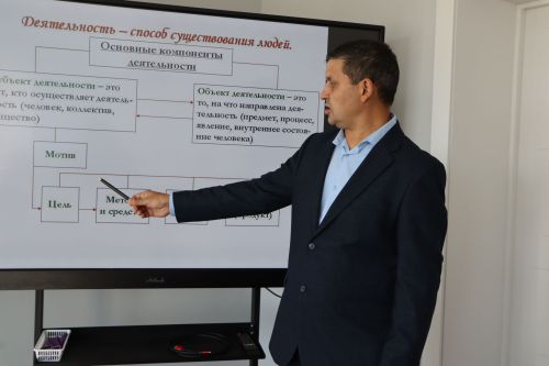 Апас урта мәктәбе укытучысы Айдар Хәбибуллин – республика бәйгесе җиңүчесе!