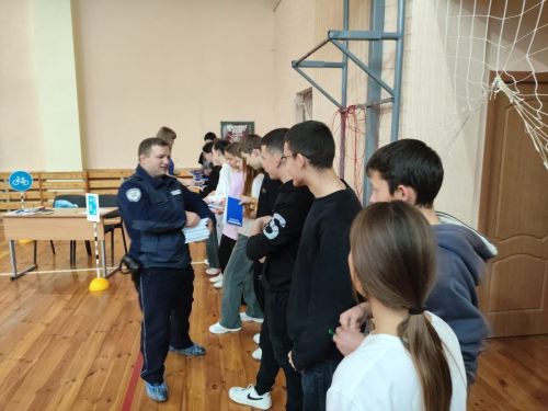В Бишевской школе  с детьми пришкольного лагеря «Дружба» был организован квест «Дорога без опасности»