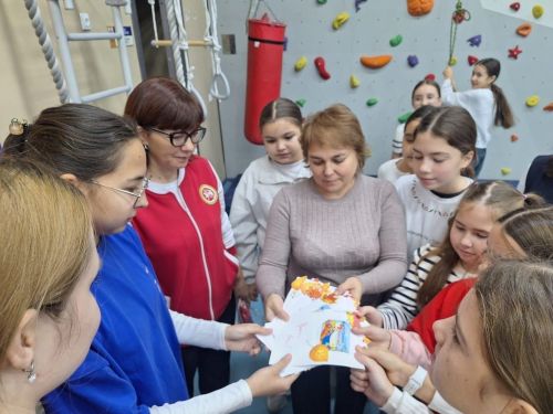 Подростковый клуб «Алга» на некоторое время превратился в  мастерскую народных ремёсел и полезных дел