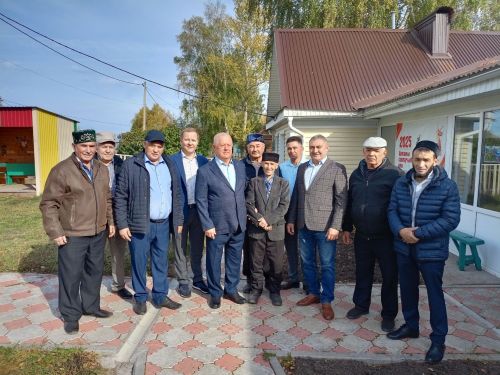 Әҗем авылы өлкәннәренә зур хөрмәт күрсәтелде