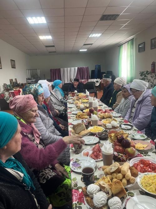 Иске Әнәле клубында хәрбиләрнең әниләре һәм өлкәннәр хөрмәтләнде