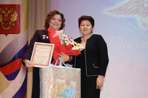 Апаста район эчке эшләр бүлеге хезмәткәрләрен хөрмәтләделәр
