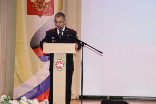 Апаста район эчке эшләр бүлеге хезмәткәрләрен хөрмәтләделәр