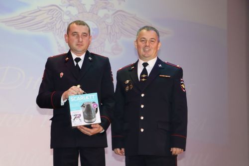 Апаста район эчке эшләр бүлеге хезмәткәрләрен хөрмәтләделәр