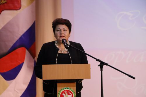 Апаста район эчке эшләр бүлеге хезмәткәрләрен хөрмәтләделәр