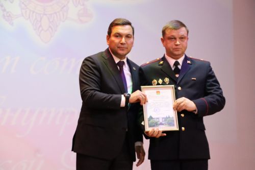 Апаста район эчке эшләр бүлеге хезмәткәрләрен хөрмәтләделәр