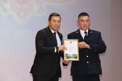 Апаста район эчке эшләр бүлеге хезмәткәрләрен хөрмәтләделәр