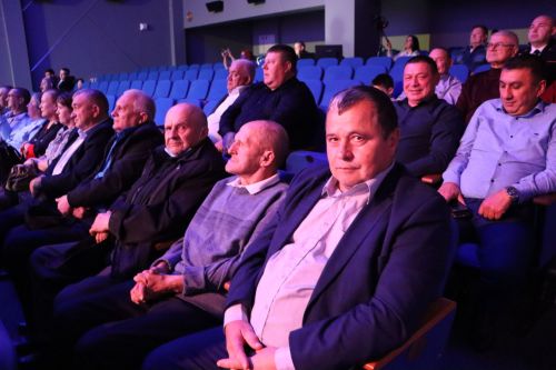 Апаста район эчке эшләр бүлеге хезмәткәрләрен хөрмәтләделәр