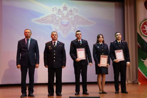 Апаста район эчке эшләр бүлеге хезмәткәрләрен хөрмәтләделәр