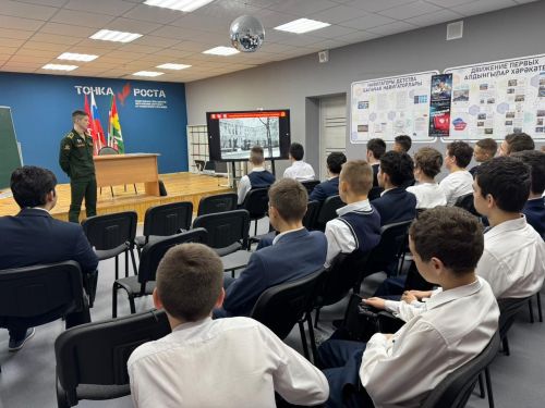 В гостях в Бишевской школе побывал бывший ученик Владимиров Родион курсант Михайловской военной артиллерийской академии города Санкт- Петербурга
