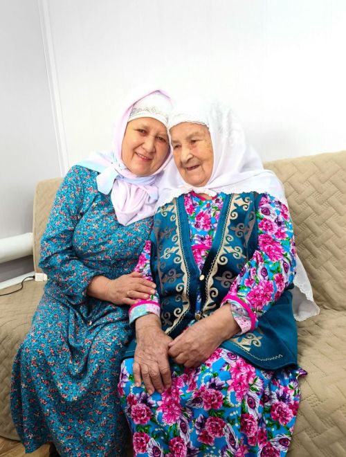 “Йолдыз” (“Звезда”) игълан иткән “Мин әнигә охшаган” бәйгесенә өченче язманы Багыш авылыннан Идиятуллина Гөлшат Кәрибулла кызы юллады.