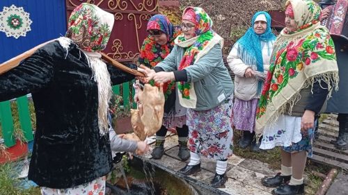 Карамасарда каз өмәсе!