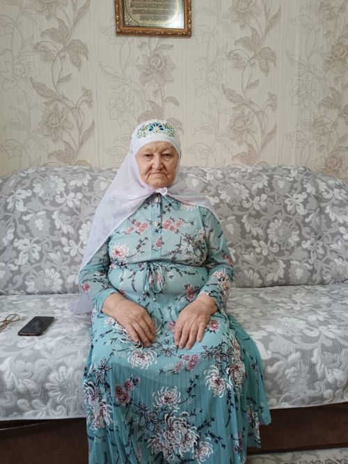 Колгына авылында яшәүче Фәзилә апа Гыйсмәтуллина : “Кешеләргә файда китерүемә куанып яшим”
